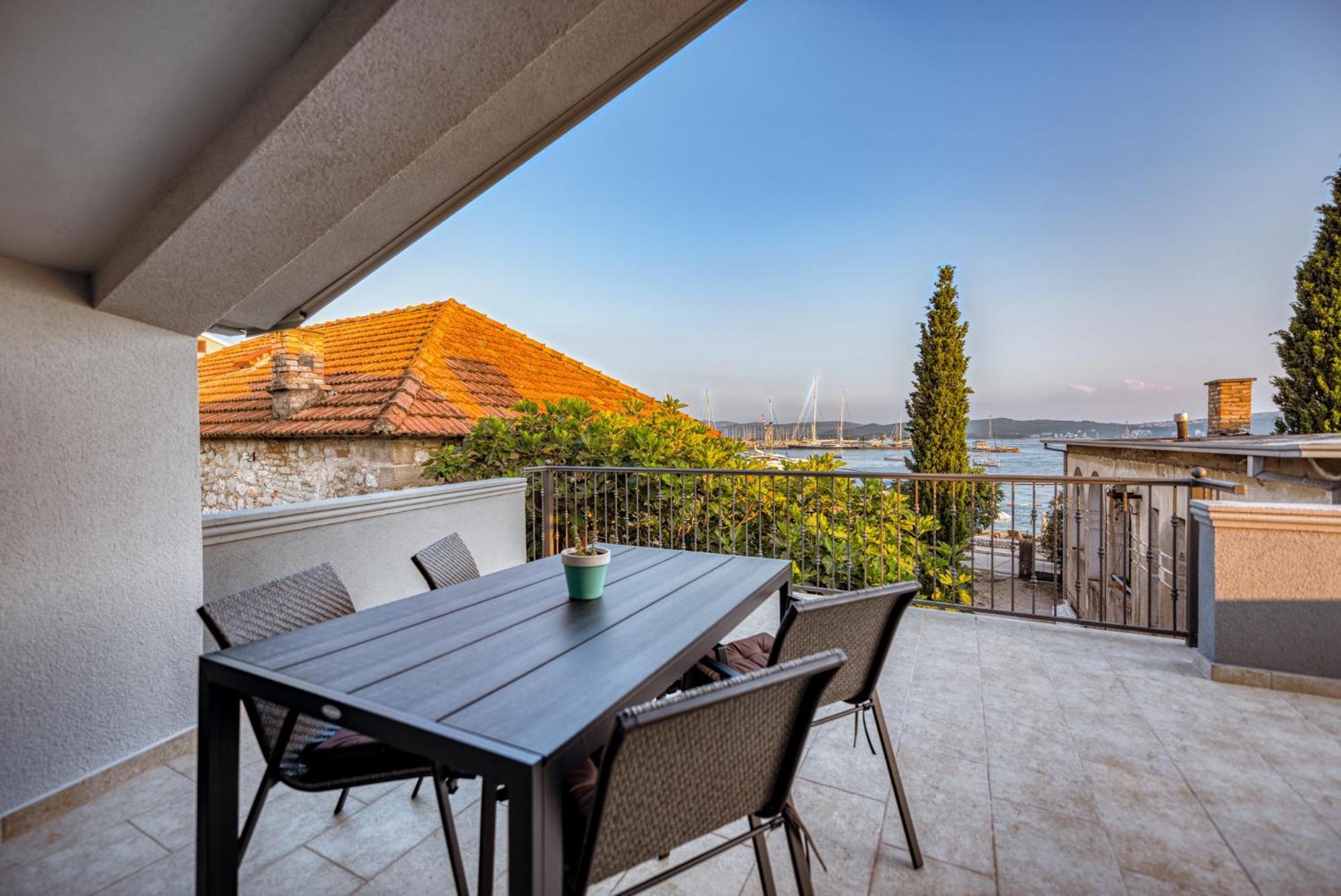 Miro Guesthouse Тиват Екстериор снимка