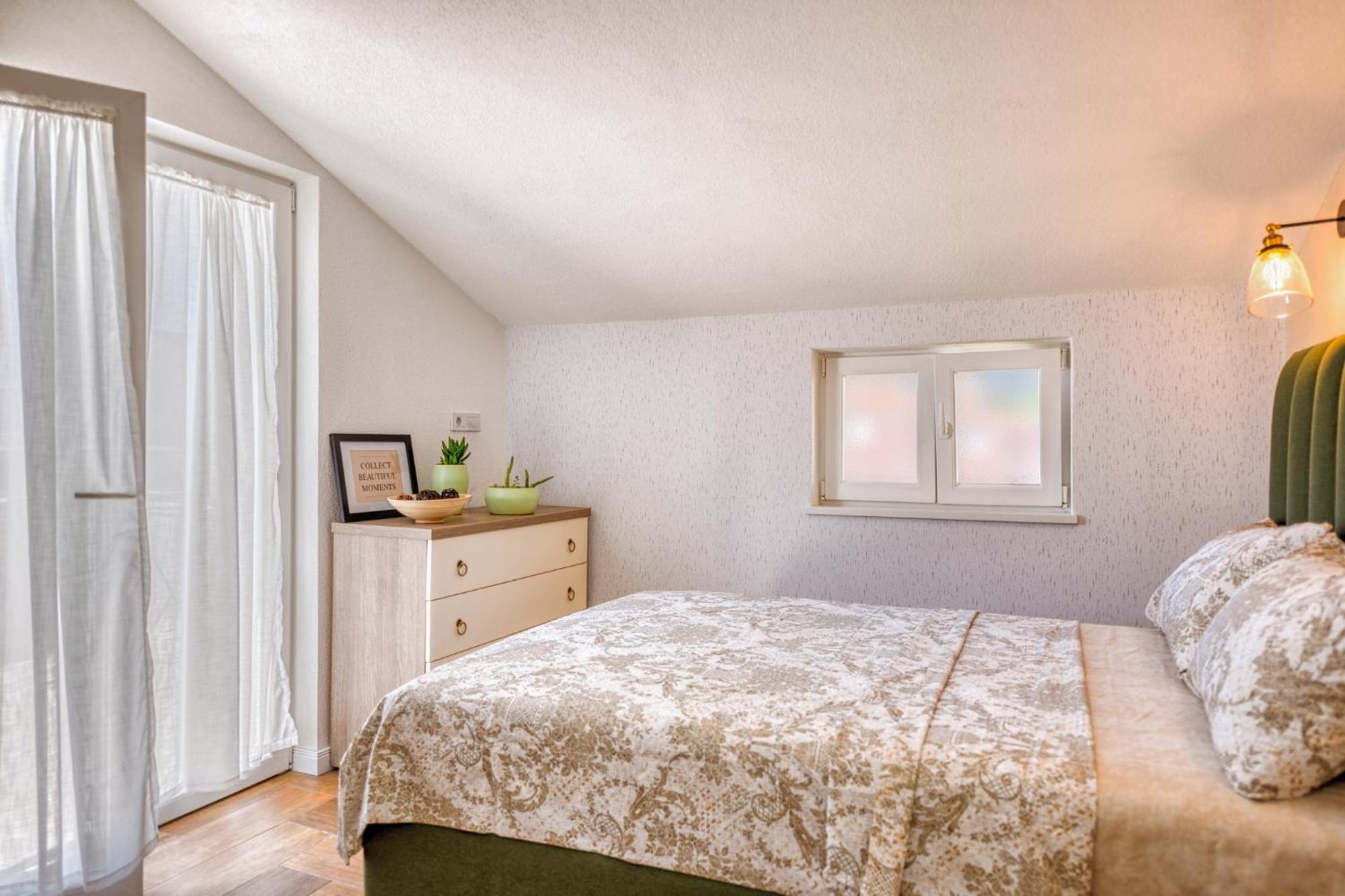 Miro Guesthouse Тиват Екстериор снимка