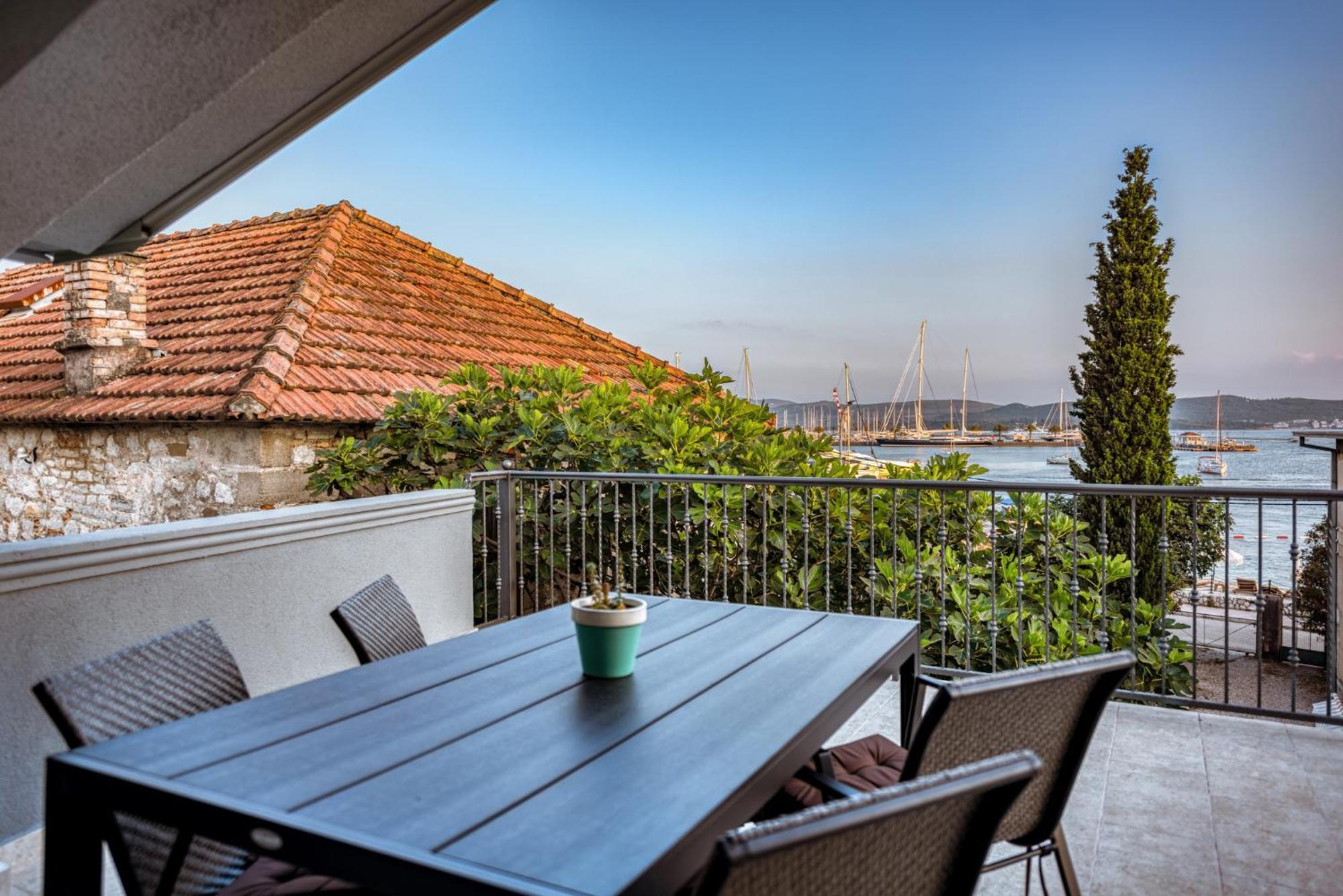 Miro Guesthouse Тиват Екстериор снимка