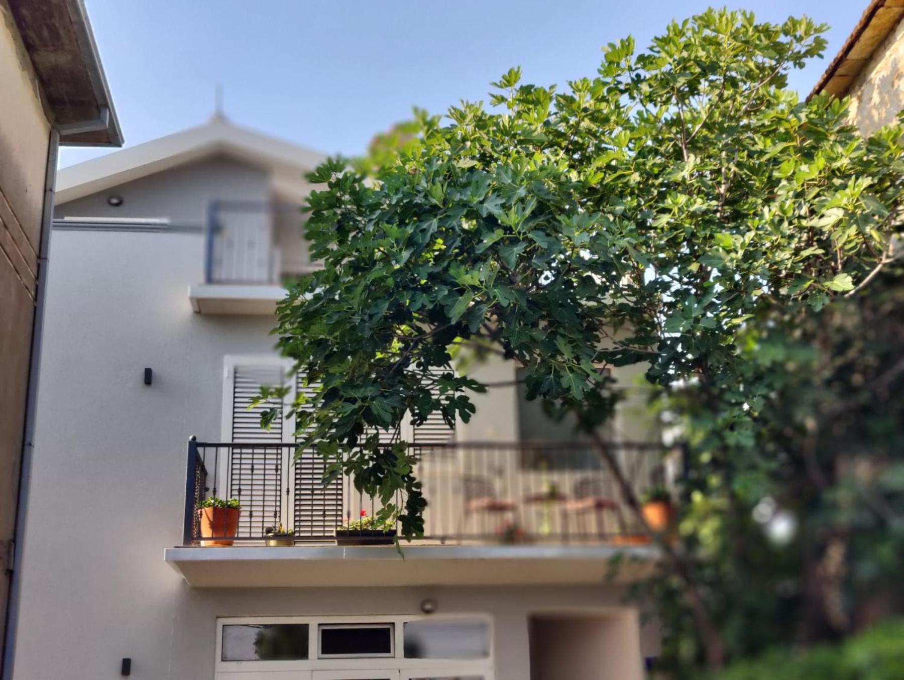 Miro Guesthouse Тиват Екстериор снимка