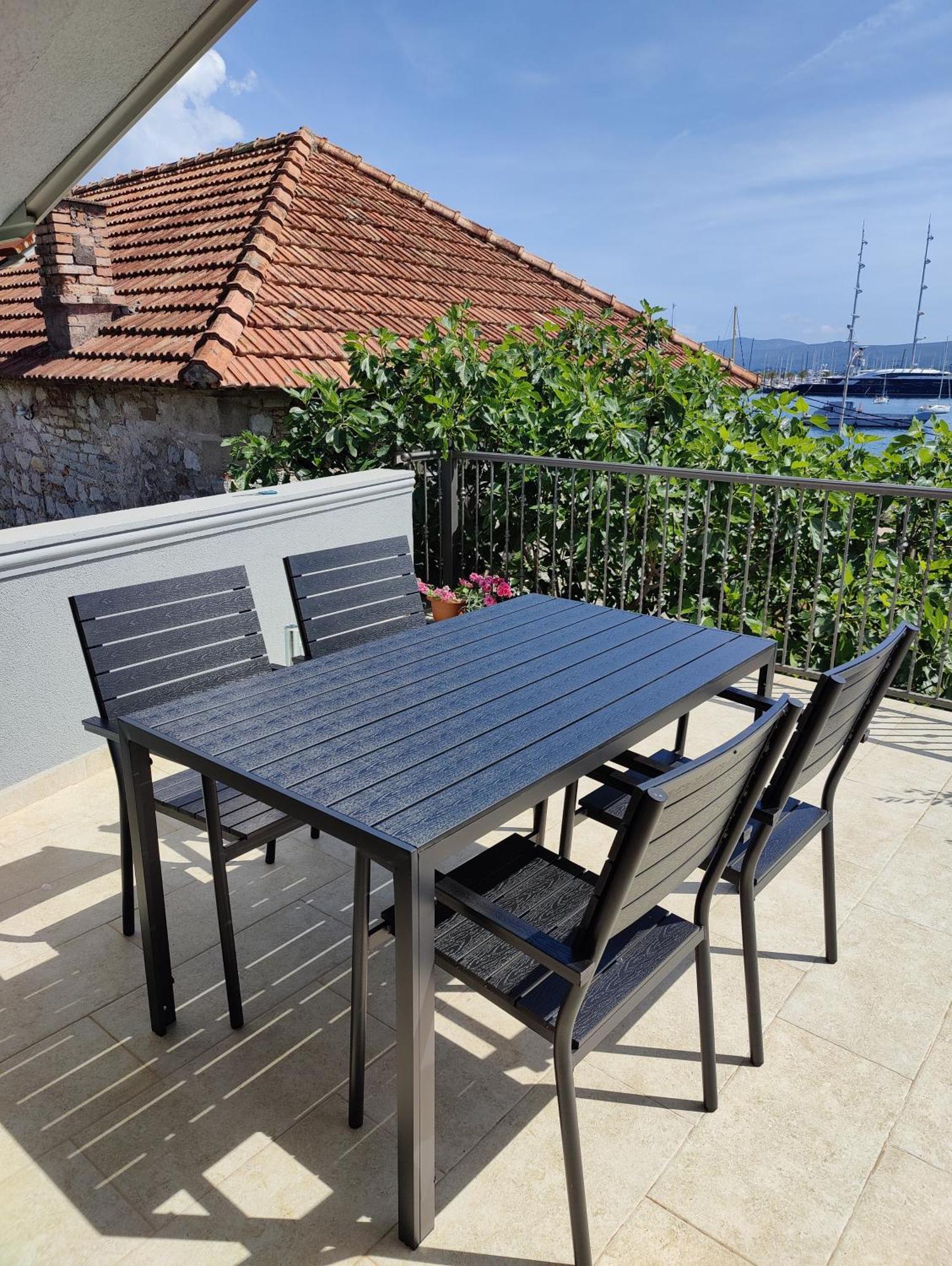 Miro Guesthouse Тиват Екстериор снимка