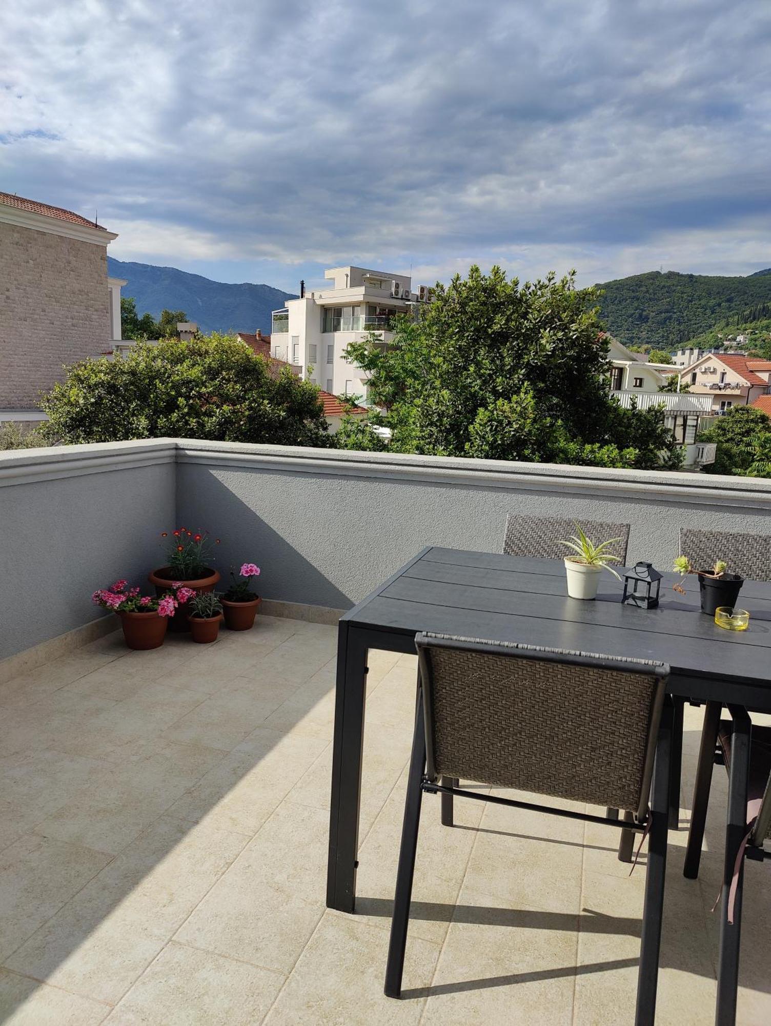 Miro Guesthouse Тиват Екстериор снимка