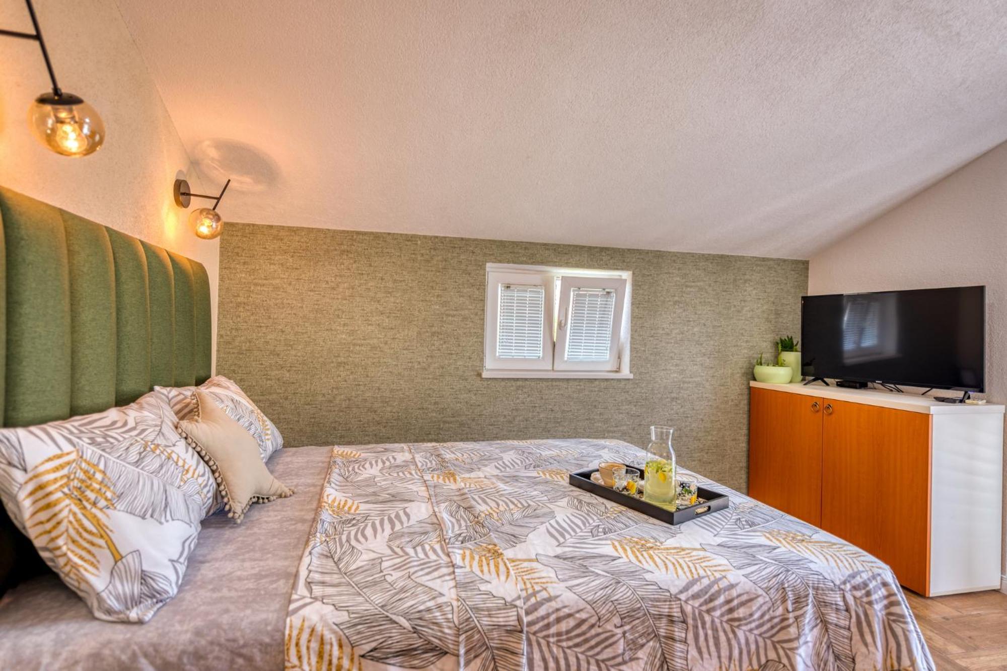 Miro Guesthouse Тиват Стая снимка